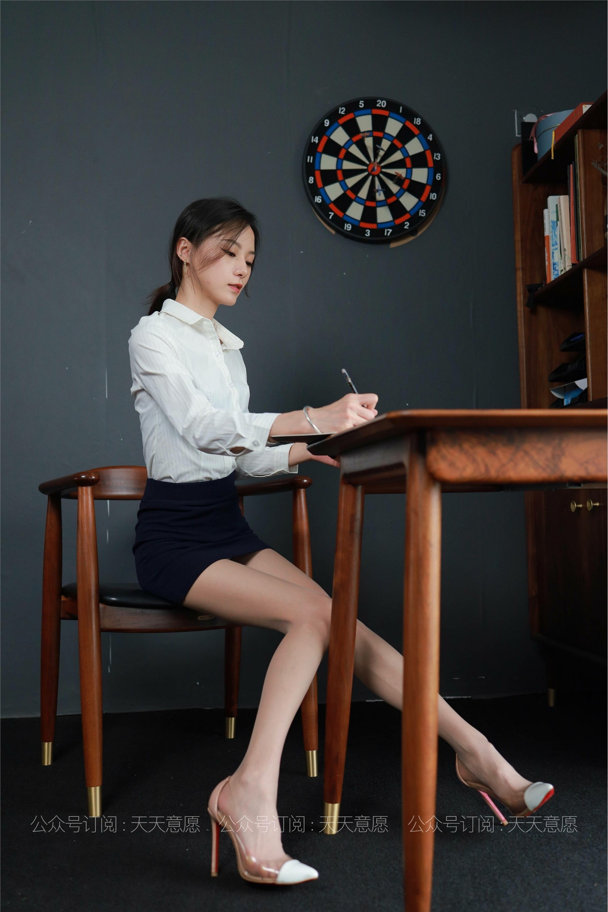 Model: Siu (Hot Secretary)